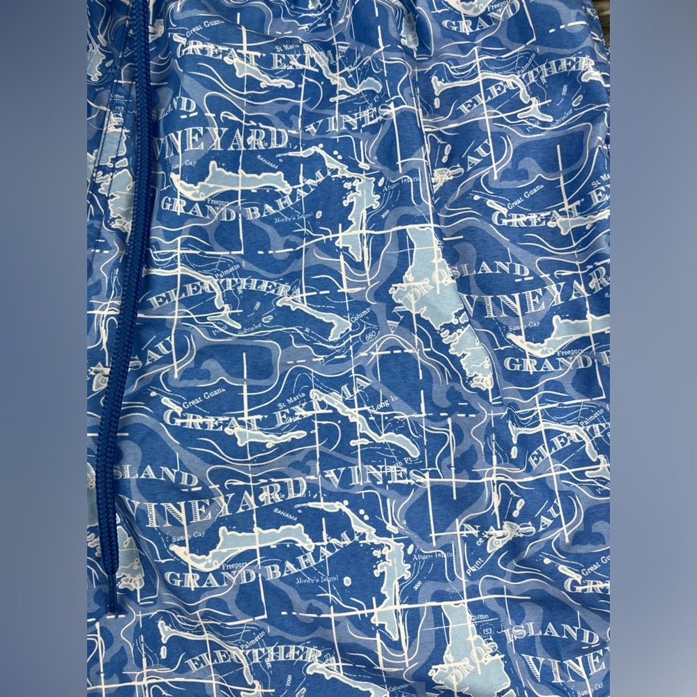 Vineyard Vines Men's Swim Trunks Size Medium Blue White Whales - Picture 3 of 11